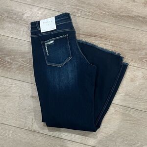 Petra 153- Darkwash Flare Jeans 20W